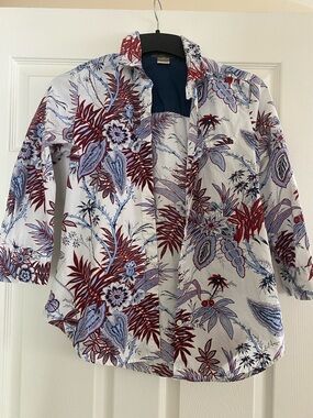 Button-Up Shirt in White, Red & Blue